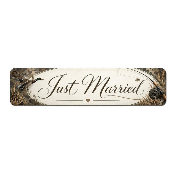 Decorative sign with 'Just Married' text on a white background